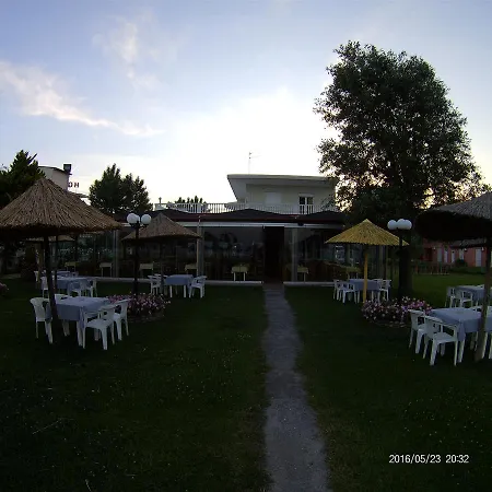 Otel Akrogiali