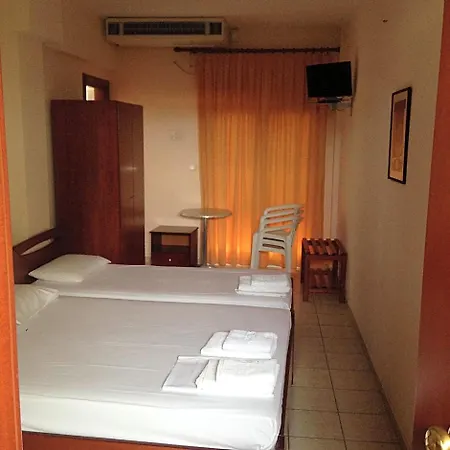 Hotel Akrogiali 2*