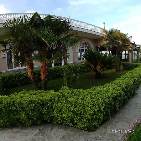Hotel Akrogiali 2*
