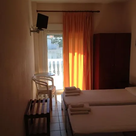 Hotel Akrogiali 2*